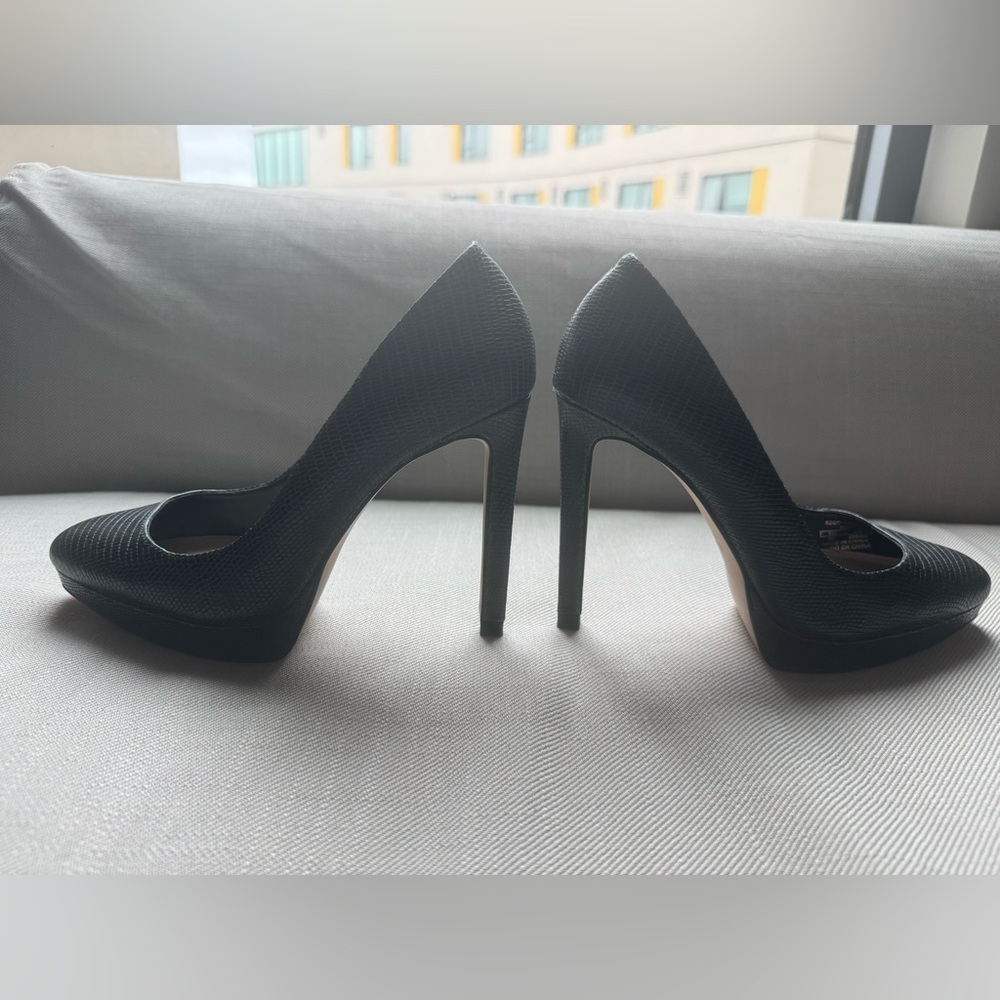 Zara Black Textured Heels